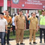 PJ Bupati Hani Syopiar Rustam saat melepas logistik pemilu tahun 2024